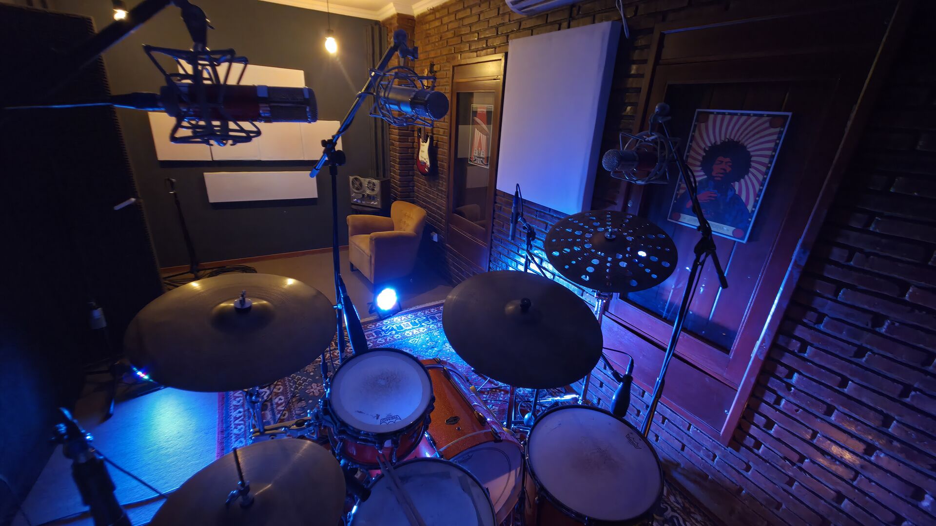 Estudio BBO Records - batería arriba luz azul